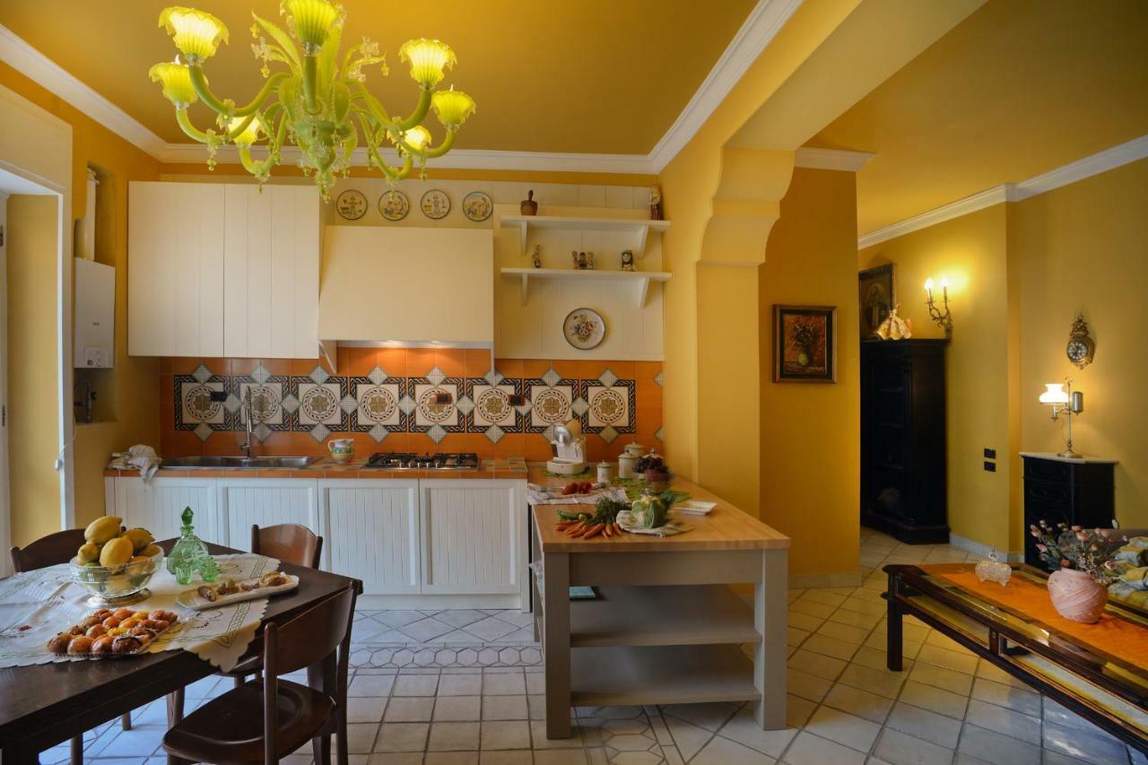 Donna Filomena Casa Vacanza Di Charme Salerno Kültér fotó